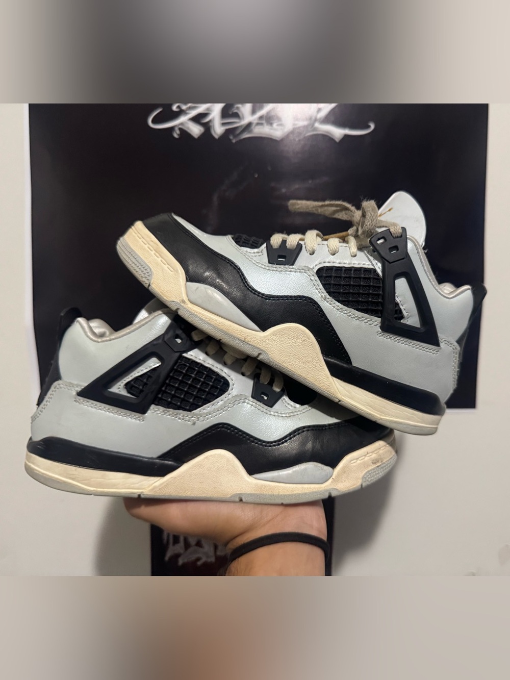 Nike Air Jordan 4 Retro Platinum Gold
Size 3Y